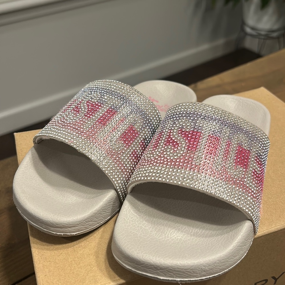 Like New Justice Bling slides